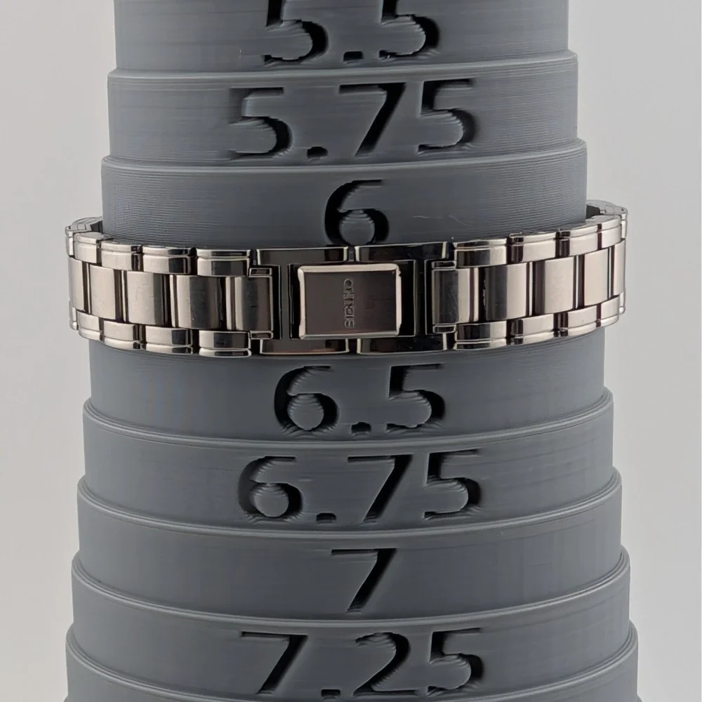 Vintage 1990s Seiko V701-2F50 Slim Gray Textured Dial SS 25mm Watch Runs 6.25